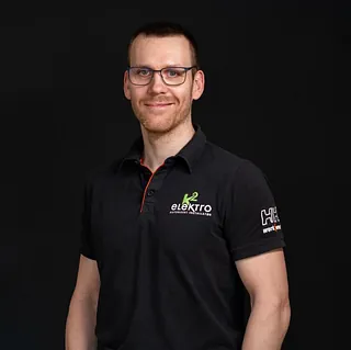 Jens er en erfaren elektriker som spesialiserer seg på datasentere 
