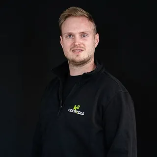 THOMAS ER EN ERFAREN ELEKTRIKER I OSLO